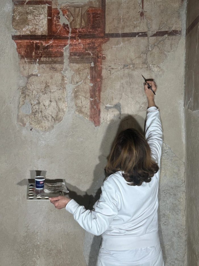 ritocco pittorico sui graffiti